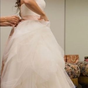 Vera wang wedding dress like new size 4